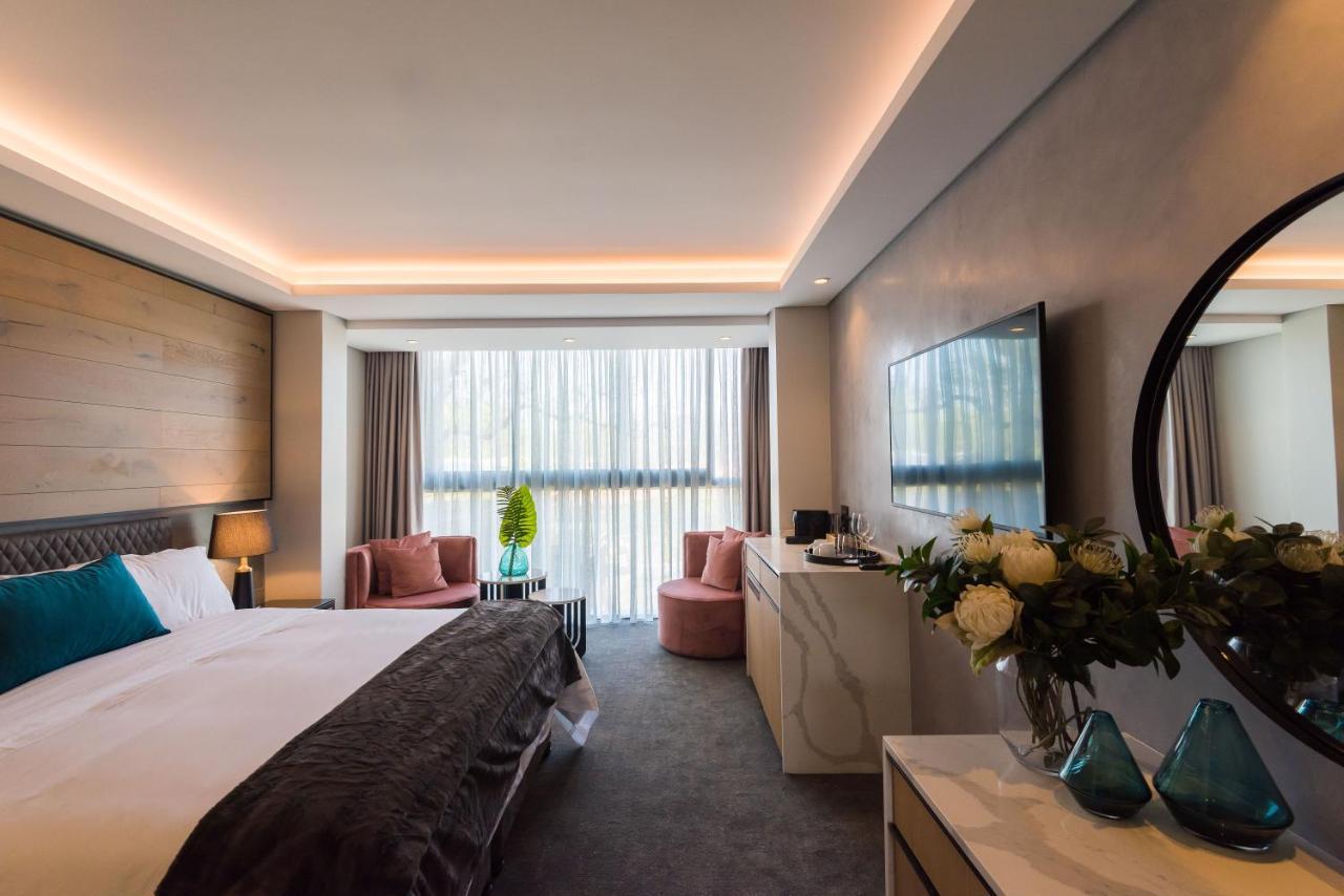 Vivari And By Mantis Hotel